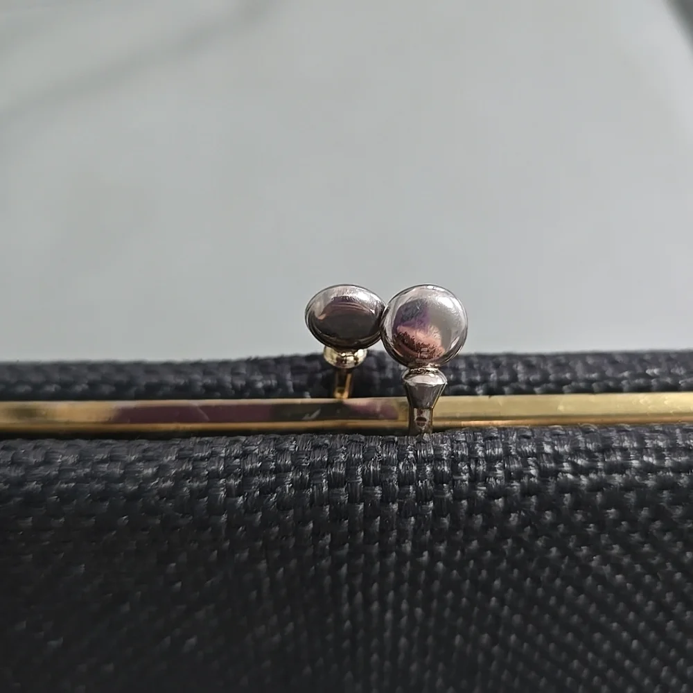 Vintage‎ Garay Ladies Black Textured Woven Clutch Faded Gold Silver Kiss Lock